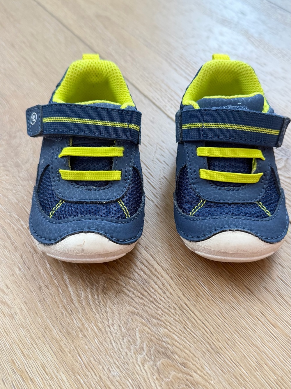 Toddler stride rite soft motion sneakers